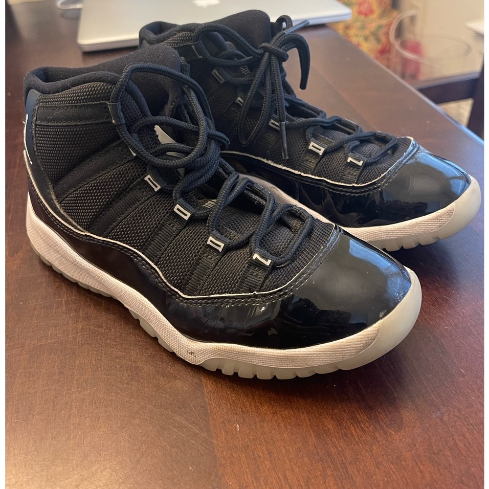 Kids Authentic Air Jordan 11 Retro! Size 3!